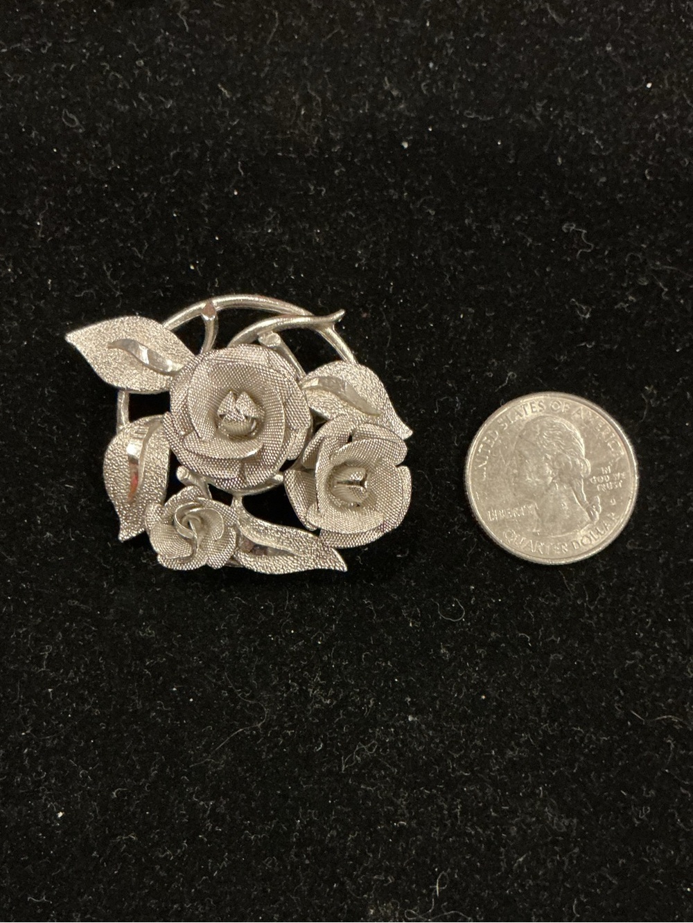 Silver-Tone Floral round Roses in a circle Brooch Pin - Elegant Women’s Jewelry